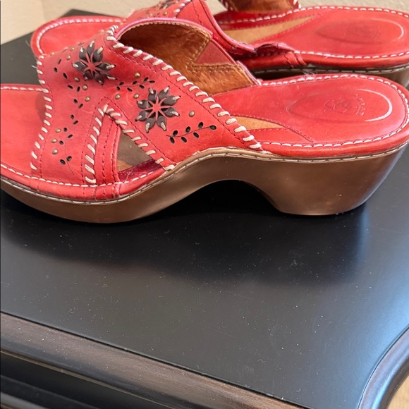 Ariat Red Women's Sandals with Star Accents - Picture 3 of 4